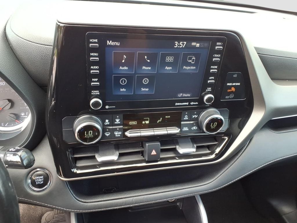 2022 Toyota Highlander LE