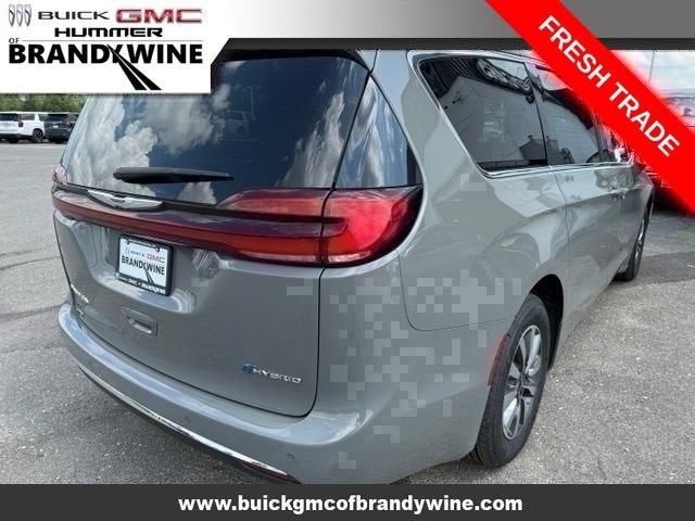 2022 Chrysler Pacifica Hybrid Touring L