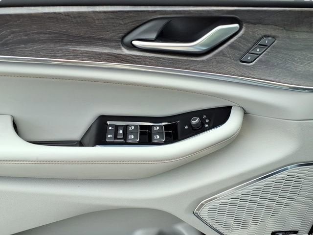 2023 Jeep Grand Cherokee Overland 4x2