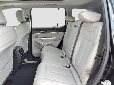 2023 Jeep Grand Cherokee Overland 4x2