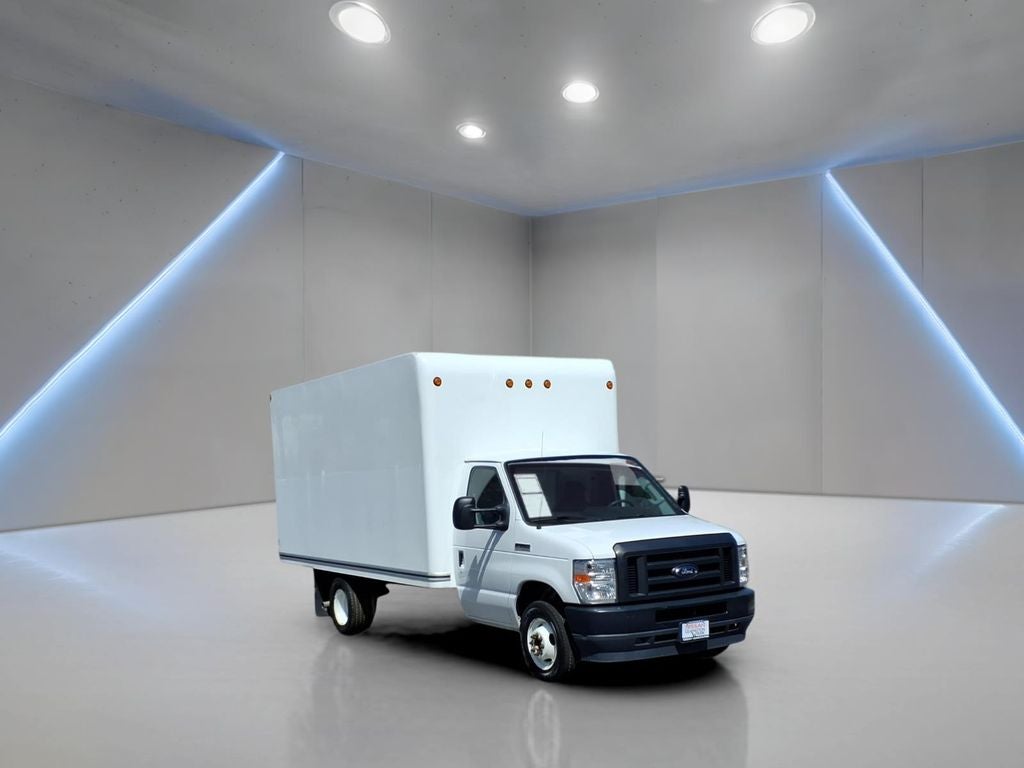2022 Ford E-350SD Base Cutaway