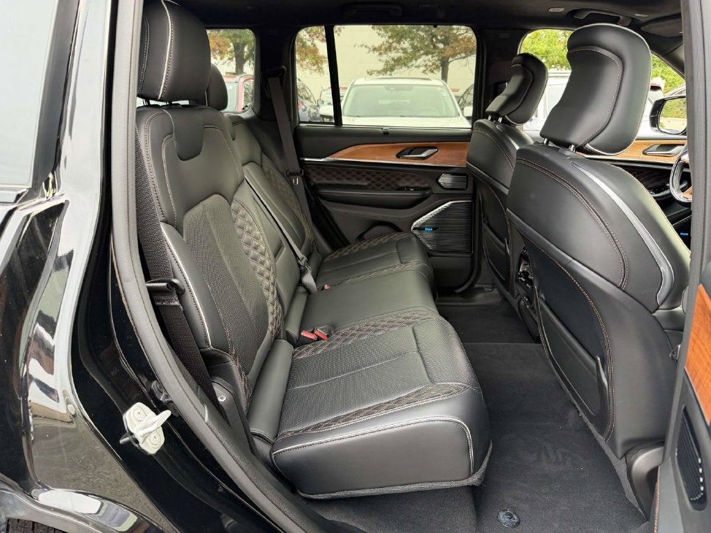 2022 Jeep Grand Cherokee Summit Reserve