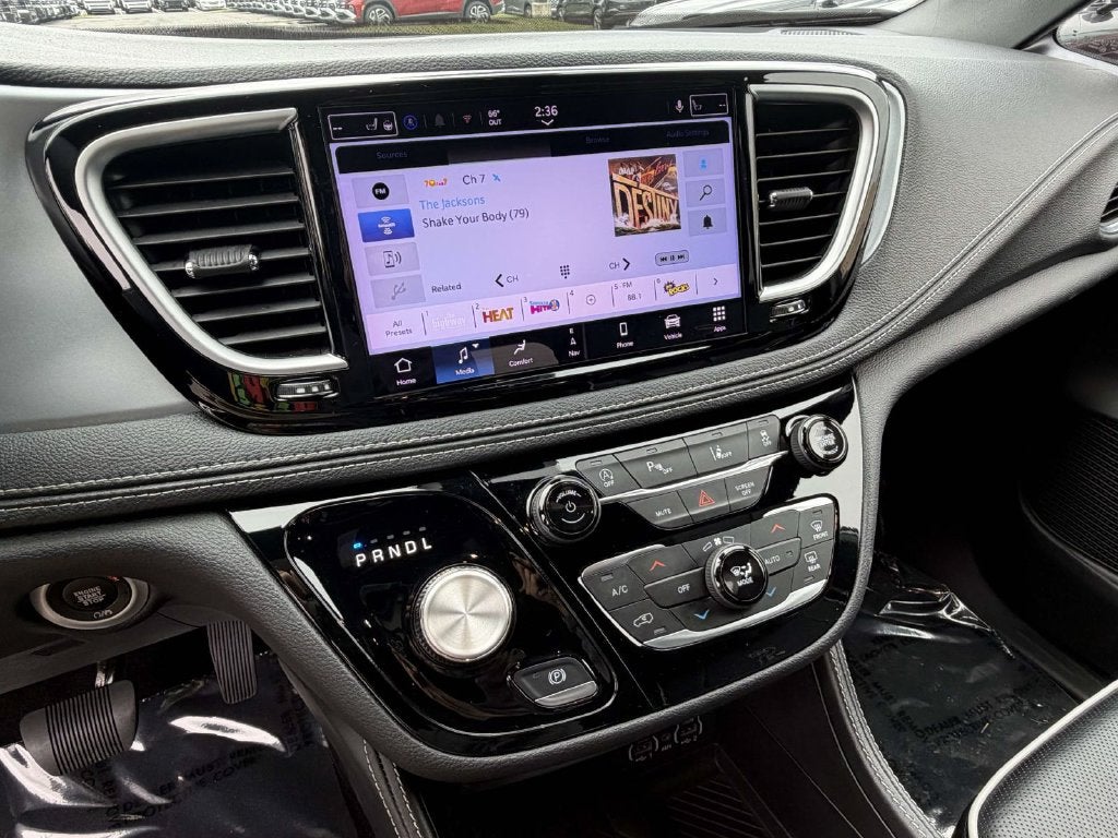 2025 Chrysler Pacifica Limited