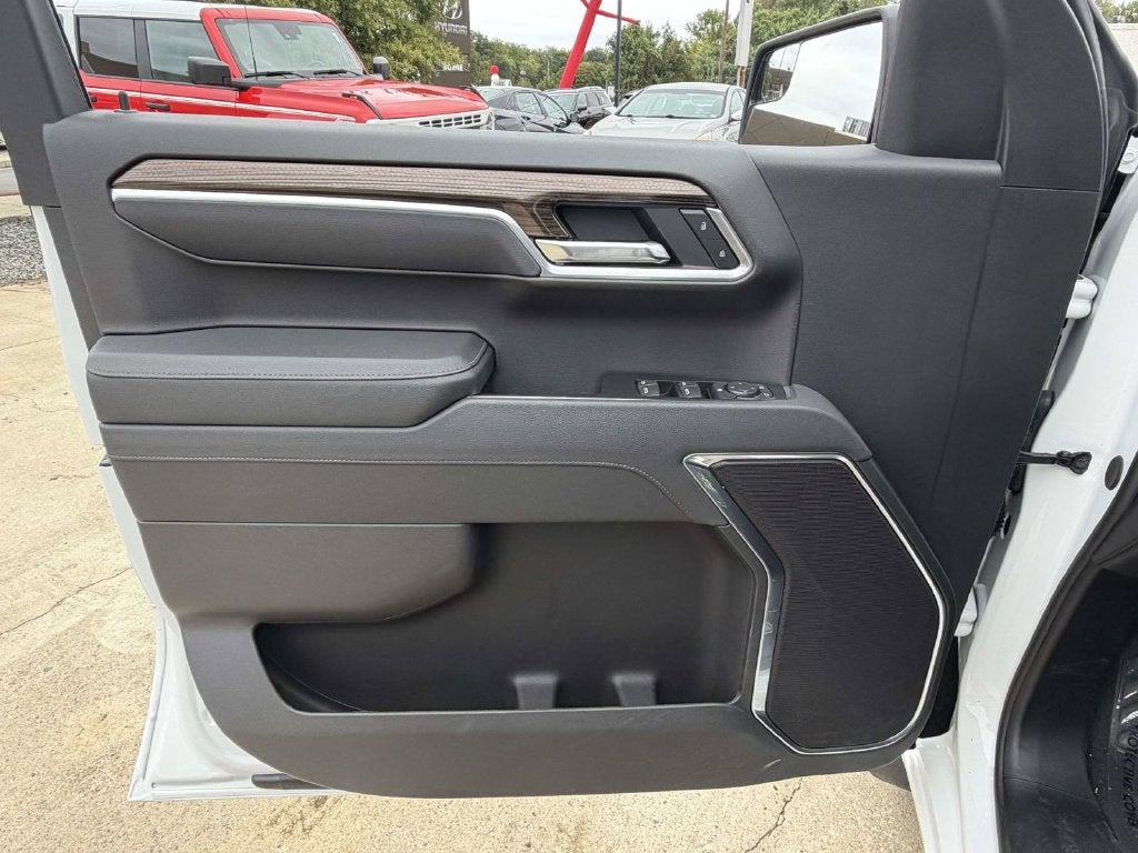 2026 Chevrolet Silverado 1500 LT LT1