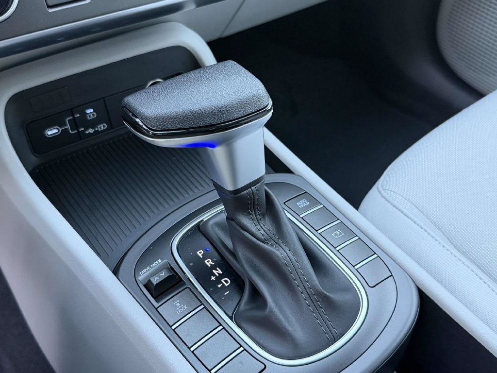 2027 Hyundai KONA SE