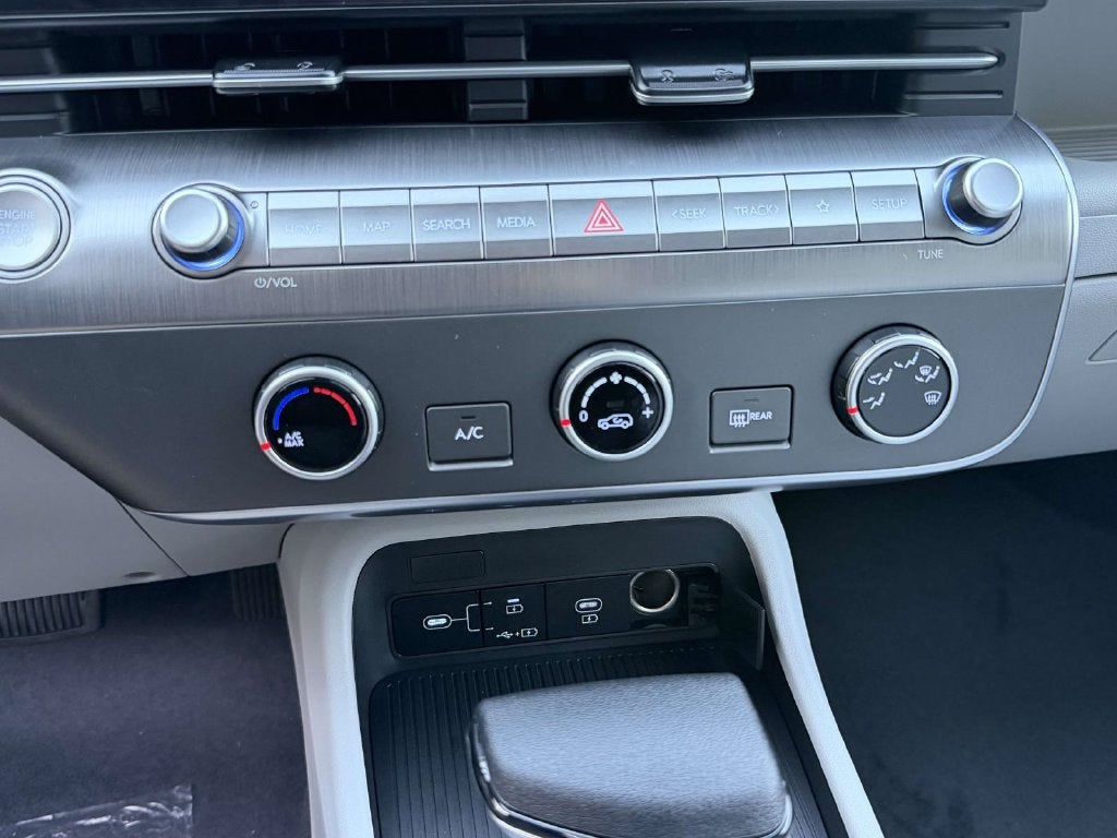 2027 Hyundai KONA SE
