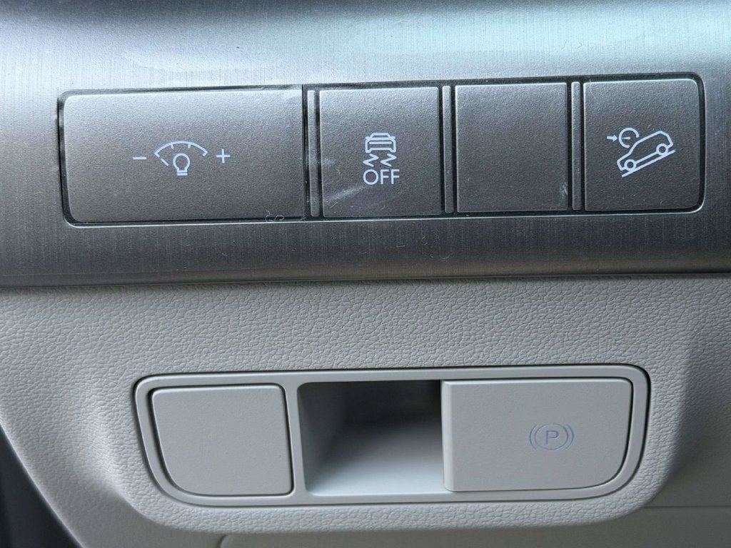 2027 Hyundai KONA SE