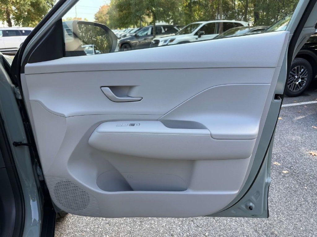 2027 Hyundai KONA SE