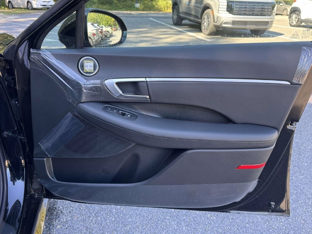 2027 Hyundai SONATA HYBRID SEL