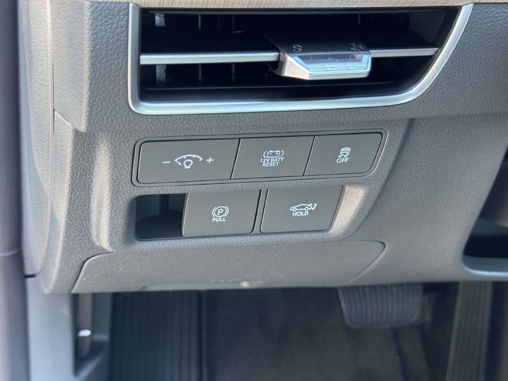 2027 Hyundai SONATA HYBRID Limited