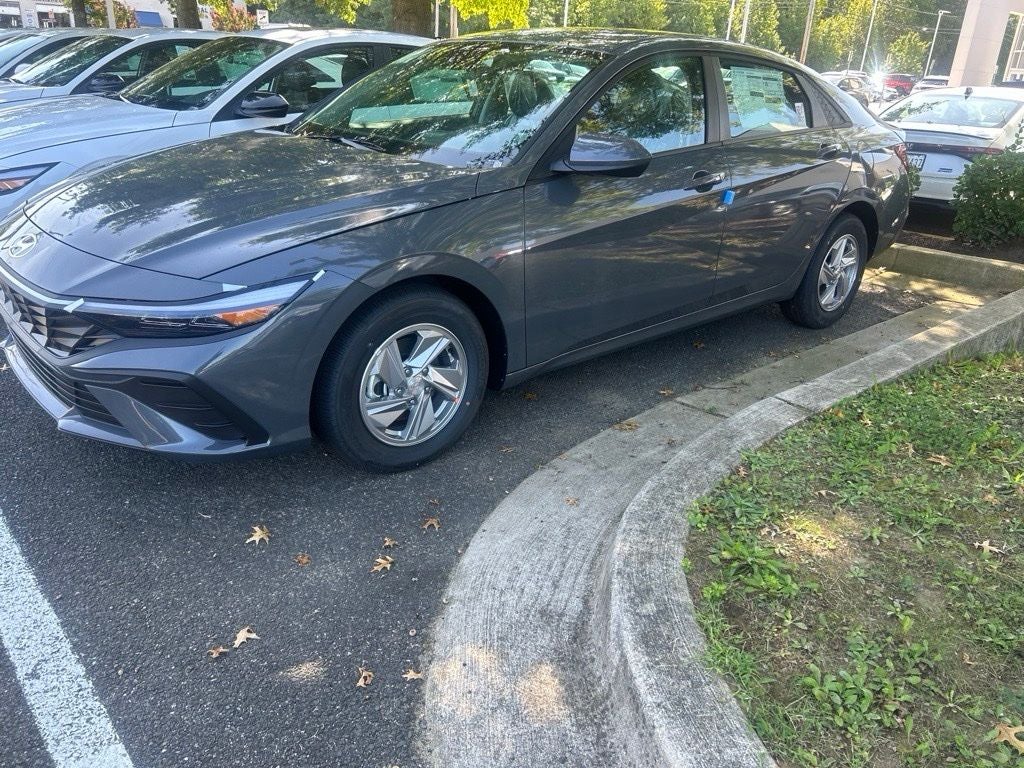 2026 Hyundai ELANTRA SE