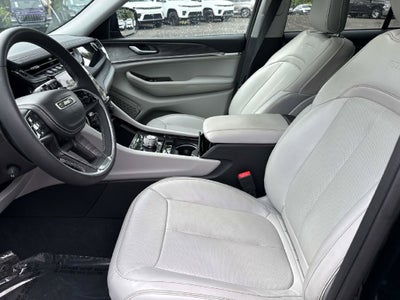 2023 Jeep Grand Cherokee Overland 4x2