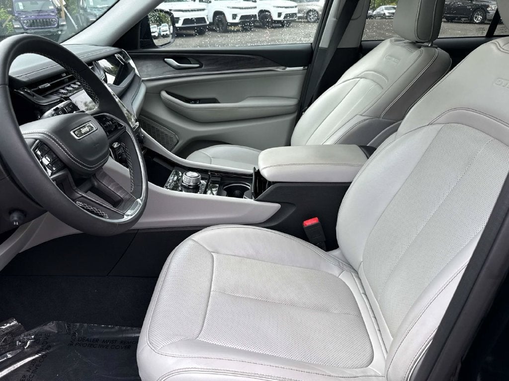 2023 Jeep Grand Cherokee Overland 4x2