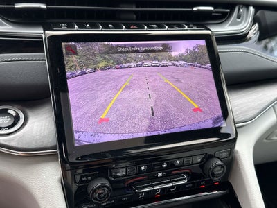2023 Jeep Grand Cherokee Overland 4x2