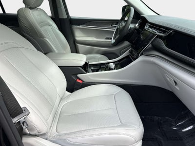 2023 Jeep Grand Cherokee Overland 4x2