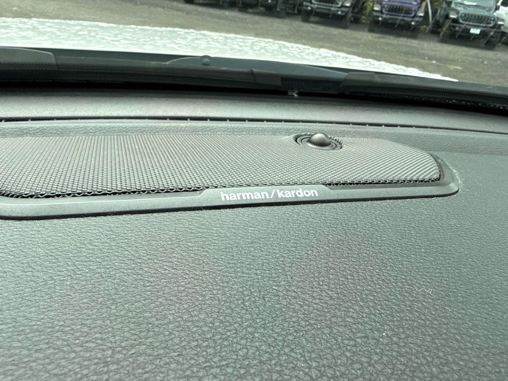 2019 RAM 1500 Laramie Crew Cab 4x4 5'7' Box