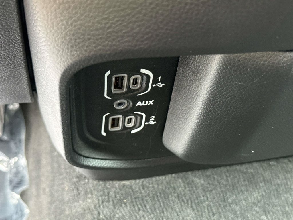 2019 RAM 1500 Laramie Crew Cab 4x4 5'7' Box
