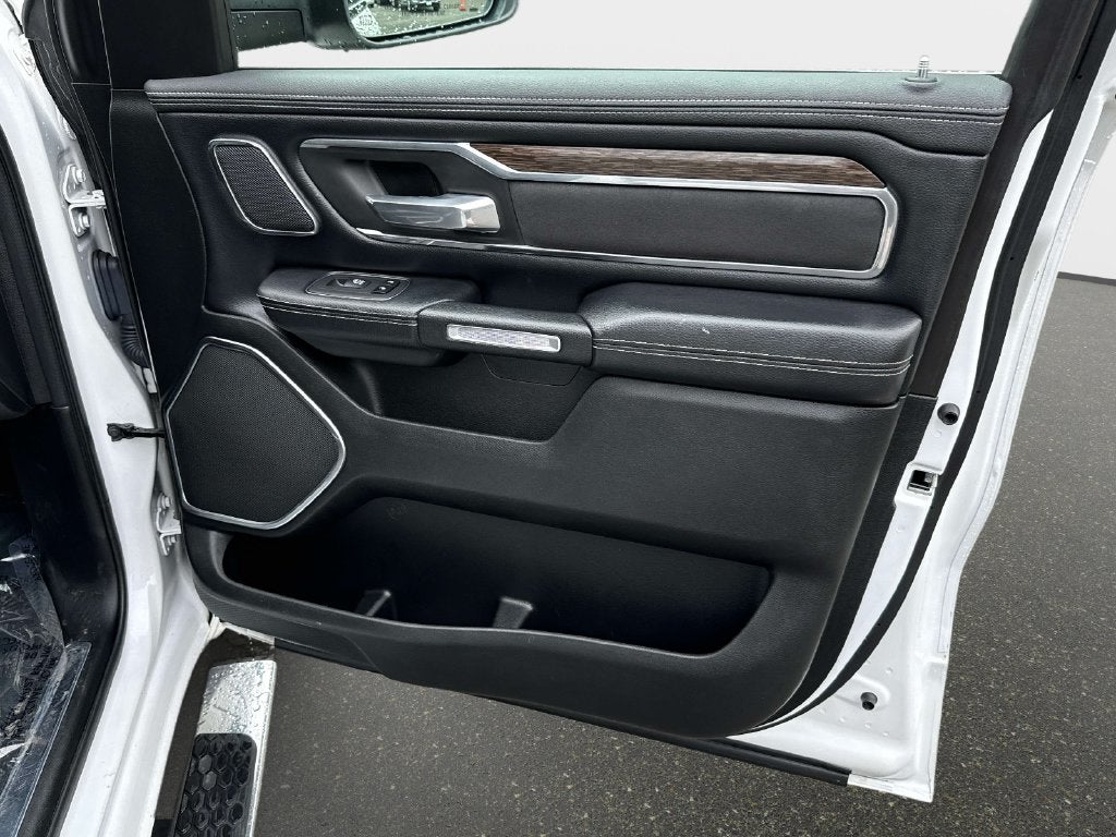 2019 RAM 1500 Laramie Crew Cab 4x4 5'7' Box
