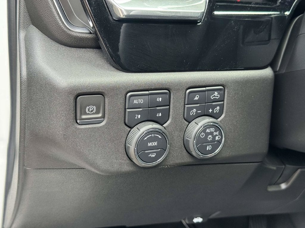 2024 Chevrolet Silverado 1500 4WD Crew Cab Short Bed RST