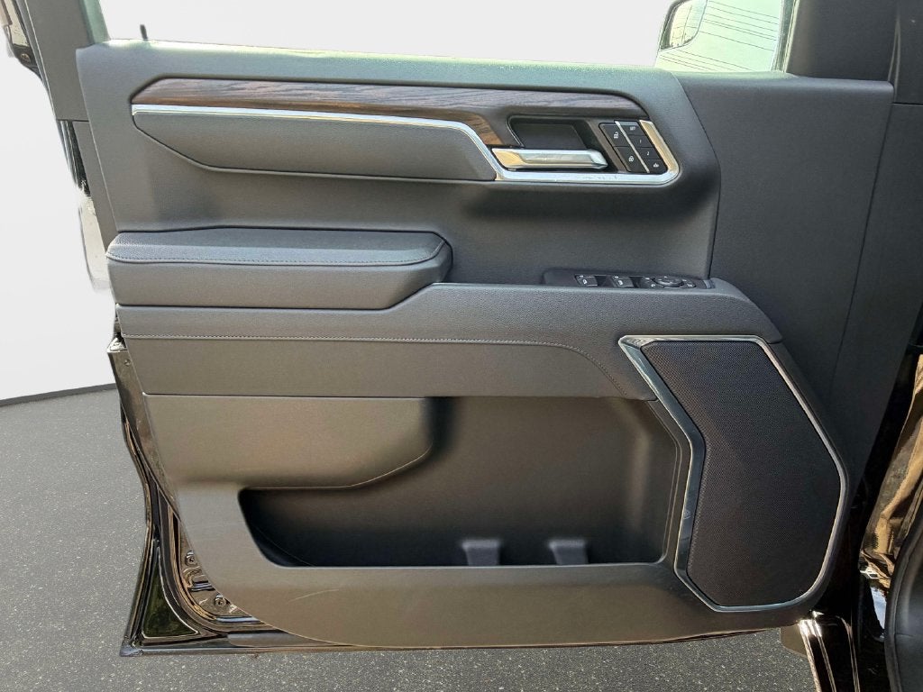 2025 GMC Sierra 1500 4WD Crew Cab Short Box SLT