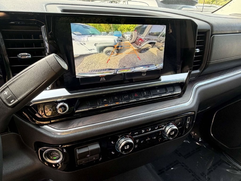 2025 GMC Sierra 1500 4WD Crew Cab Short Box SLT