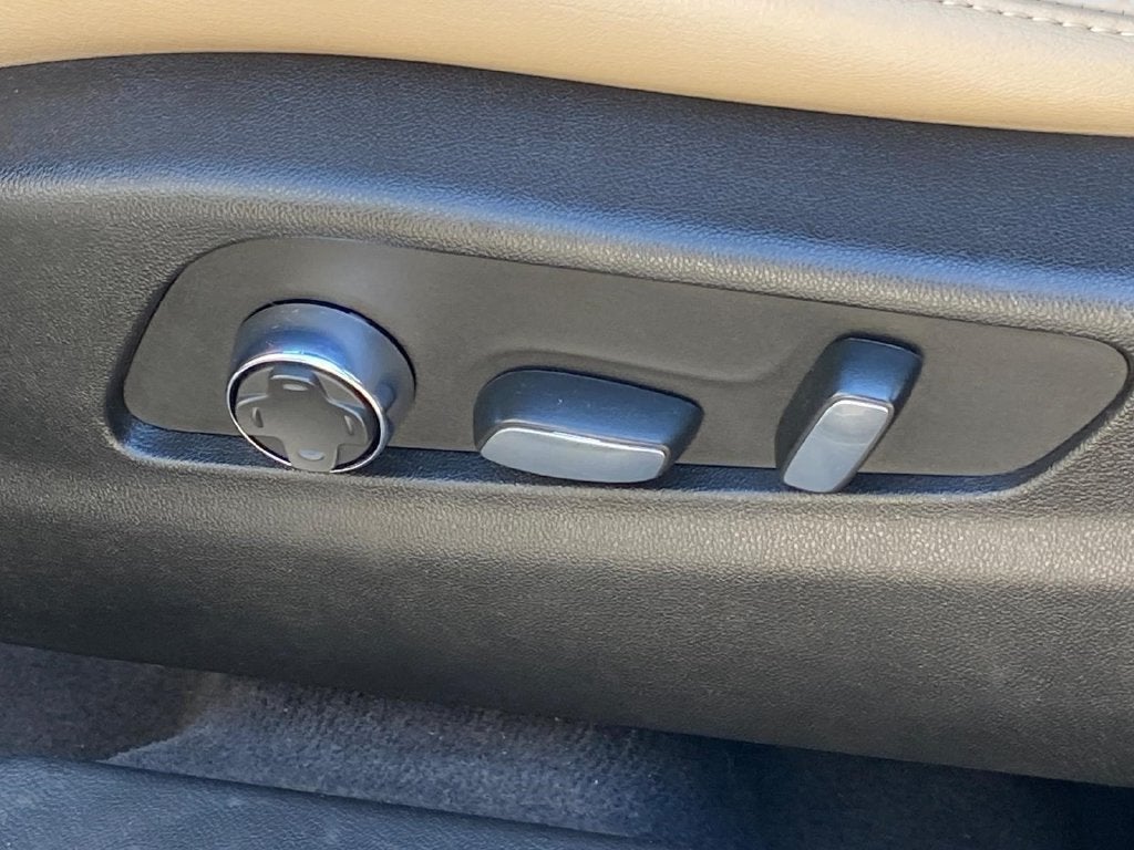 2025 Cadillac XT4 FWD Premium Luxury