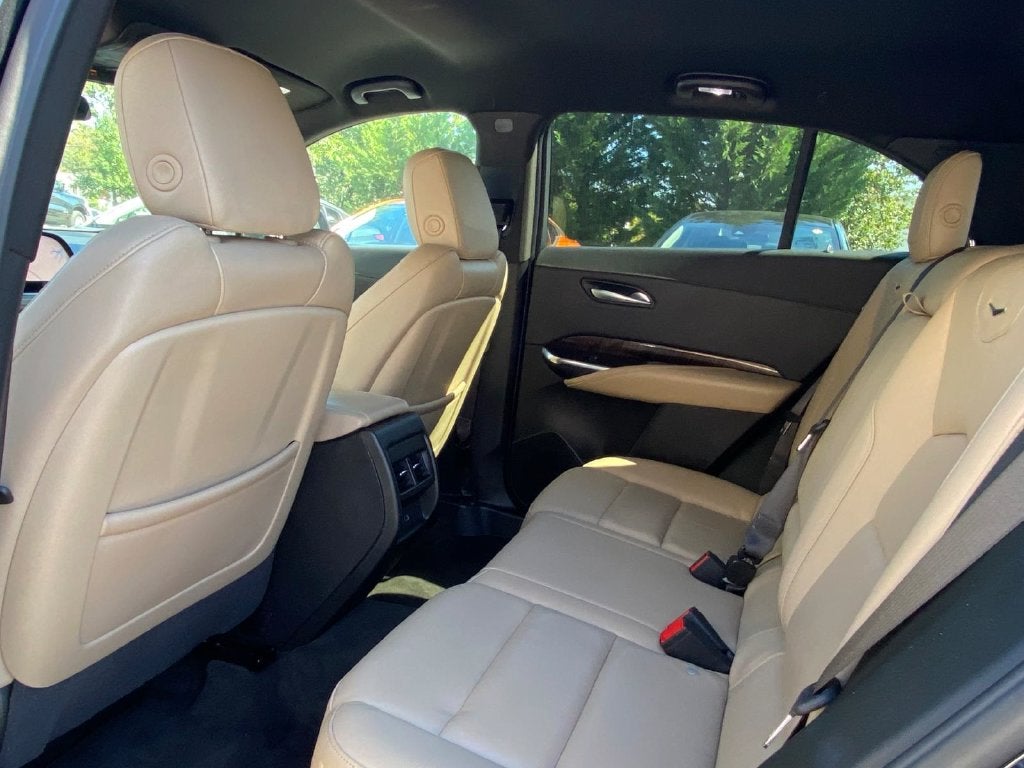 2025 Cadillac XT4 FWD Premium Luxury