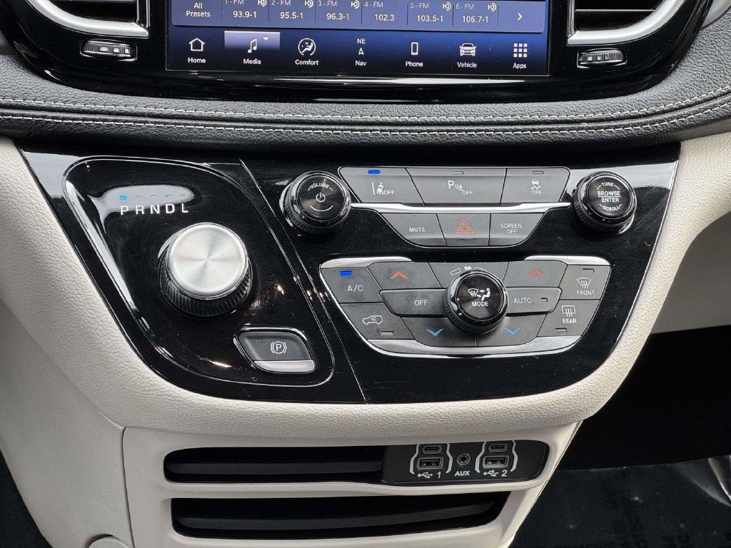 2024 Chrysler Pacifica Hybrid Select