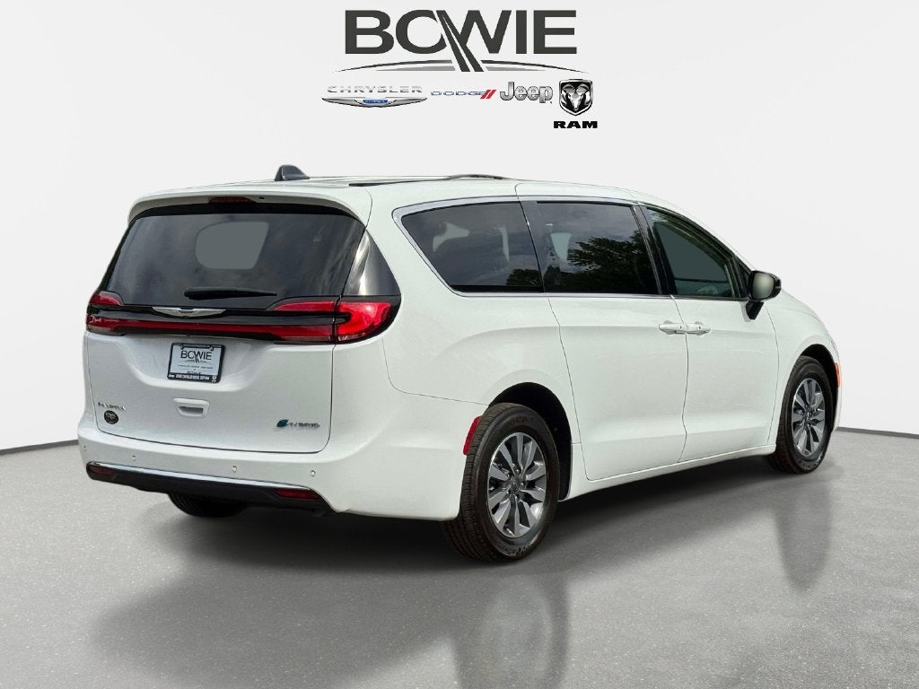 2024 Chrysler Pacifica Hybrid Select