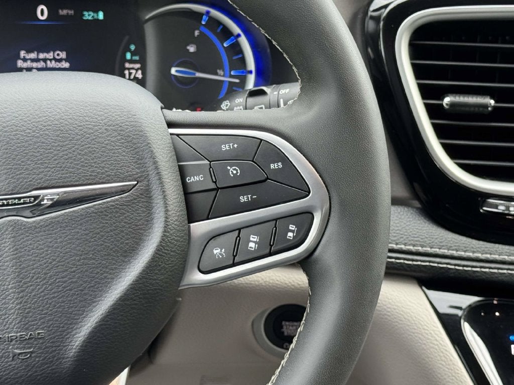 2024 Chrysler Pacifica Hybrid Select