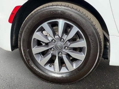 2024 Chrysler Pacifica Hybrid Select