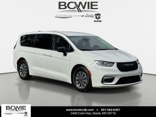 2024 Chrysler Pacifica Hybrid Select