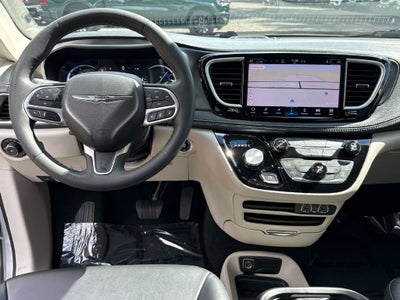 2024 Chrysler Pacifica Hybrid Select