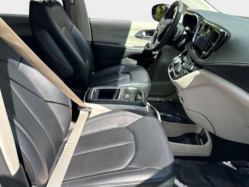 2024 Chrysler Pacifica Hybrid Select
