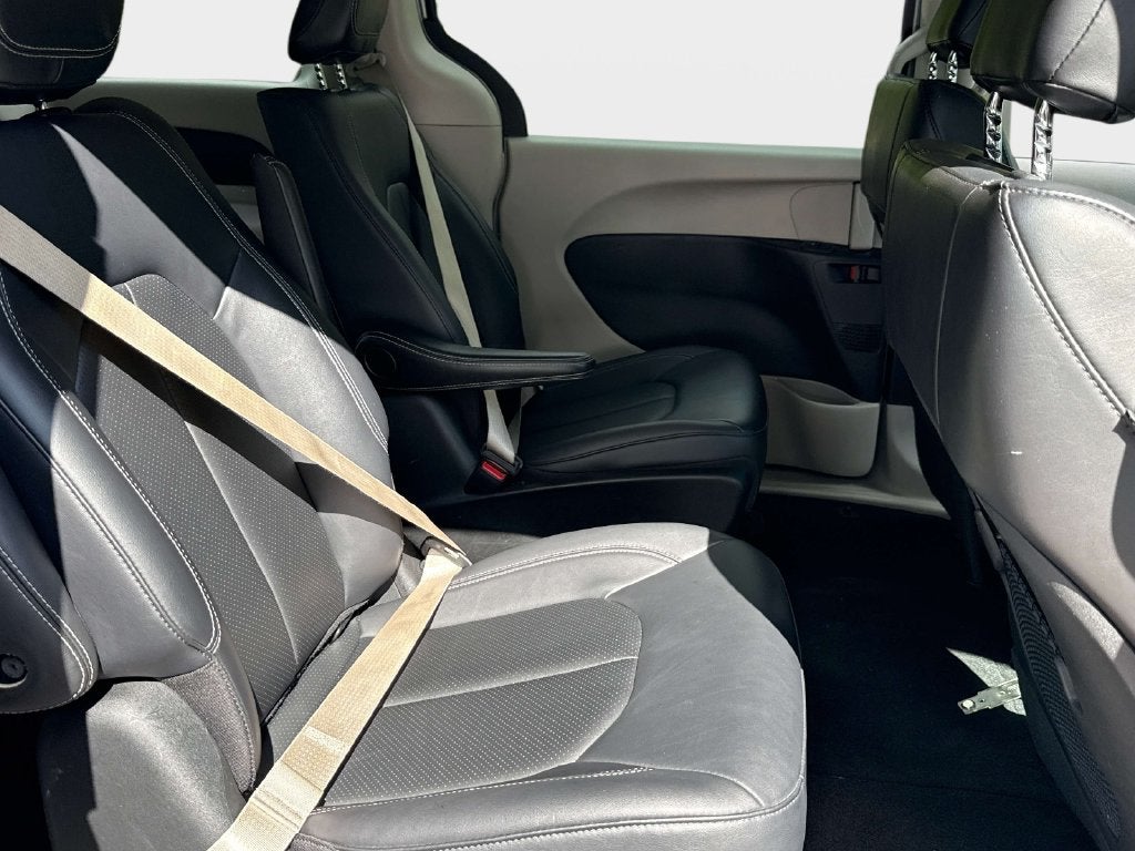 2024 Chrysler Pacifica Hybrid Select
