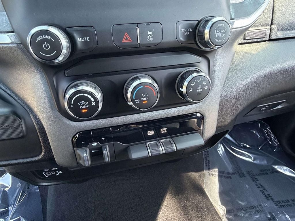 2024 RAM 3500 Big Horn Crew Cab 4x4 8' Box