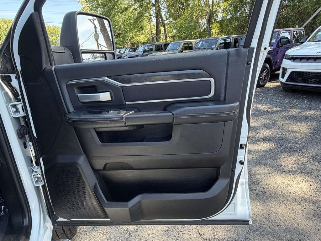 2024 RAM 3500 Big Horn Crew Cab 4x4 8' Box