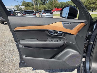 2022 Volvo XC90 T6 Momentum 7 Passenger