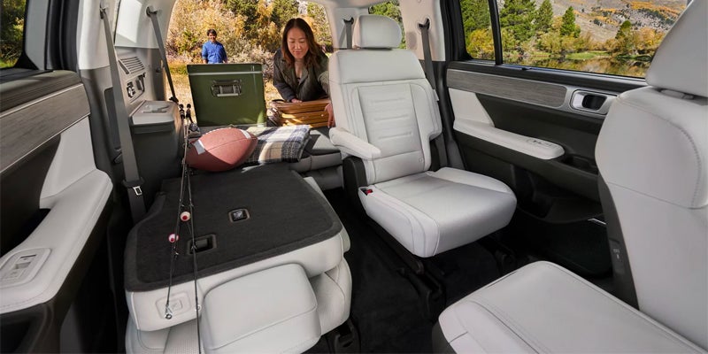 Hyundai Santa Fe flexible cabin with folded seats and passenger space